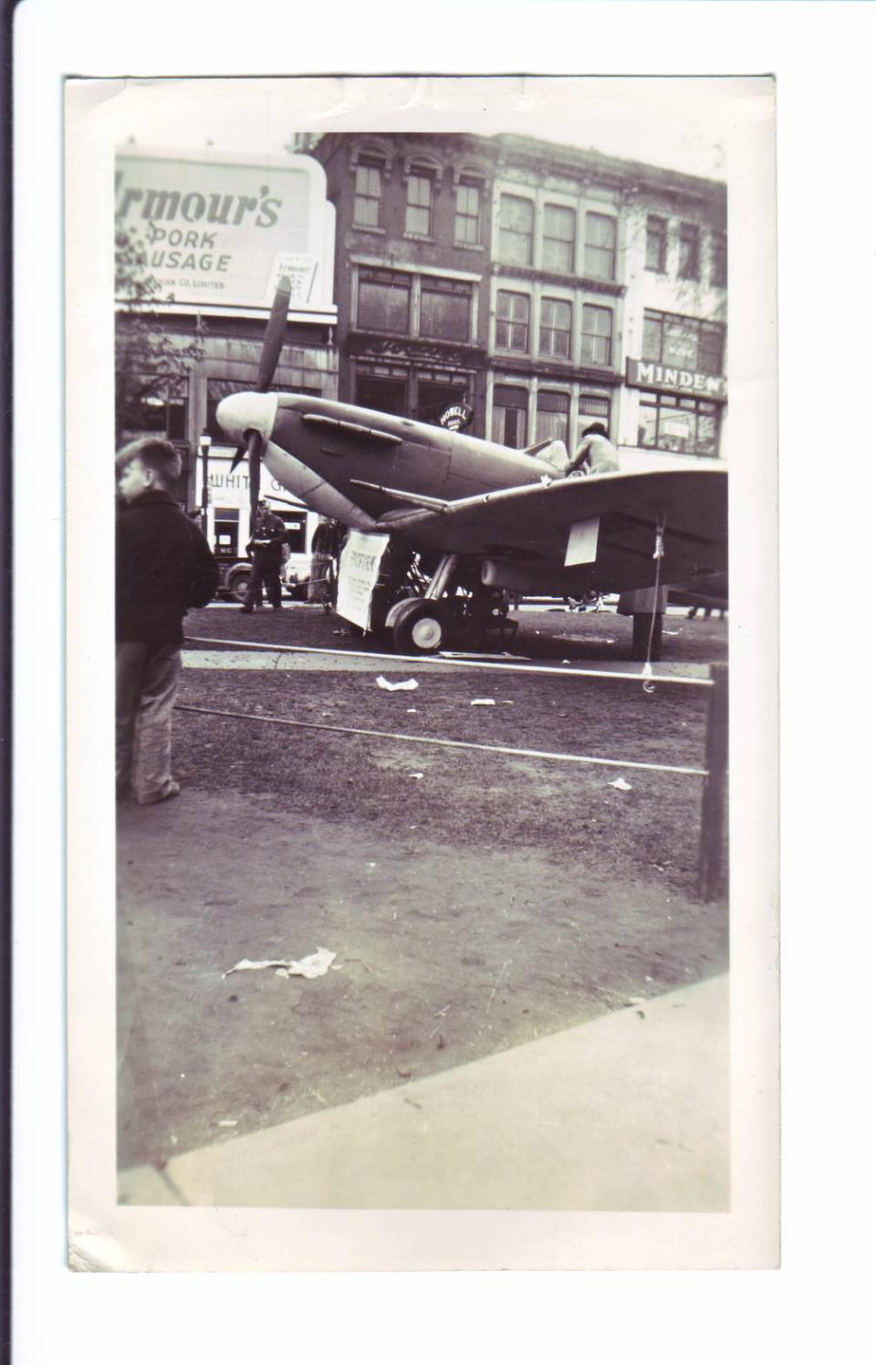 Photo #102
Display of an Airplane (2) 
London, England