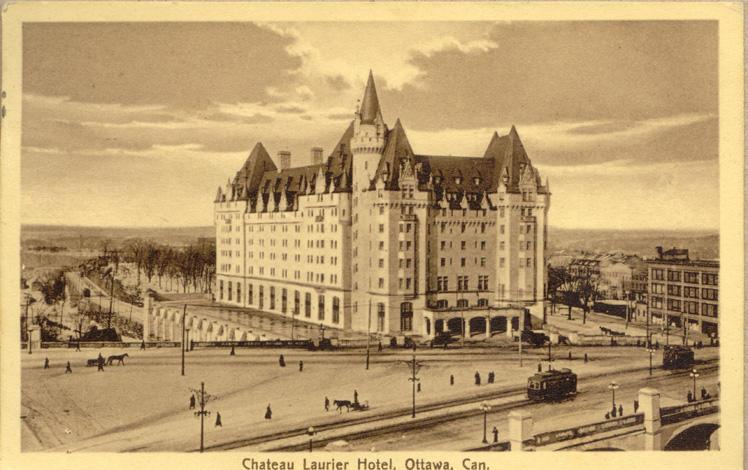 Chateau Laurier
ca 1916
Front