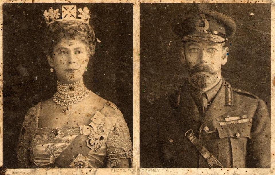 Christmas 1914 Card, King and Queen, front.