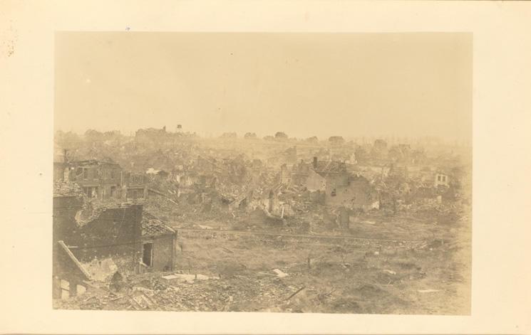 What 'Lens' looked 
like after being shelled 
by Canadians throughout 
Winter of 1917-1918
Front