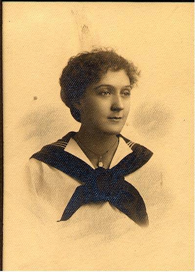 Photo of Margaret Munro, 1915